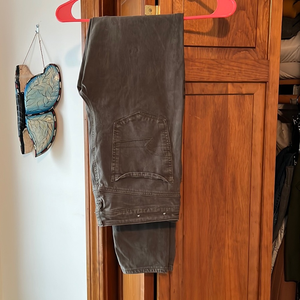 Olive green American Eagle high rise jeggings, size 10 EXTRA LONG